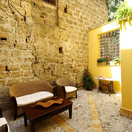 Bed & Breakfast Khalisah 4*